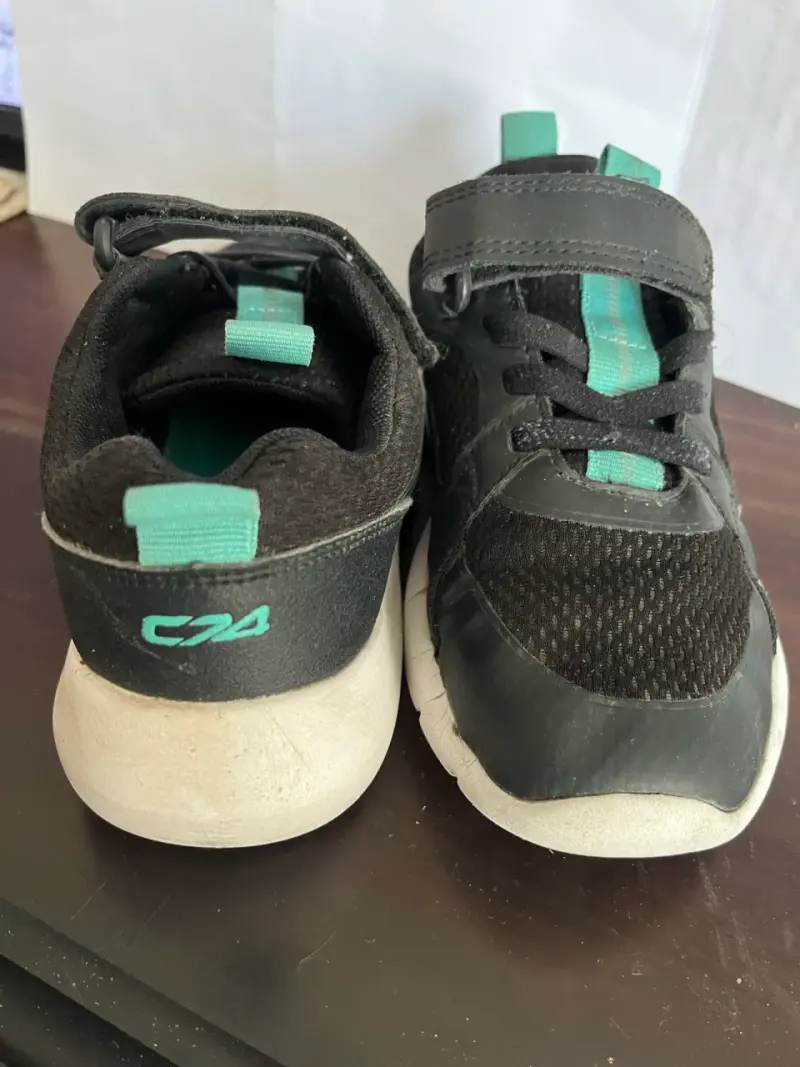 Zapatillas deportivas negras y turquesas - 1