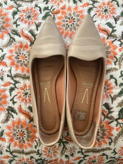 Zapatos beige punta cerrada - miniatura 2