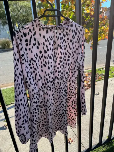 Vestido rosado estampado animal print - miniatura 1