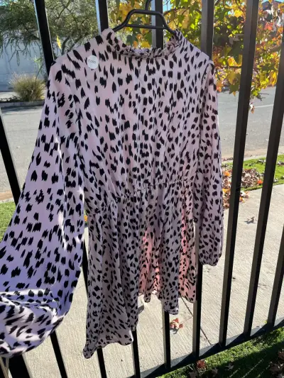 Vestido rosado estampado animal print - miniatura 2