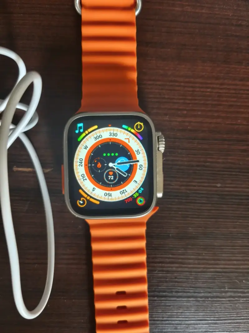 Reloj inteligente naranja con cargador - 2