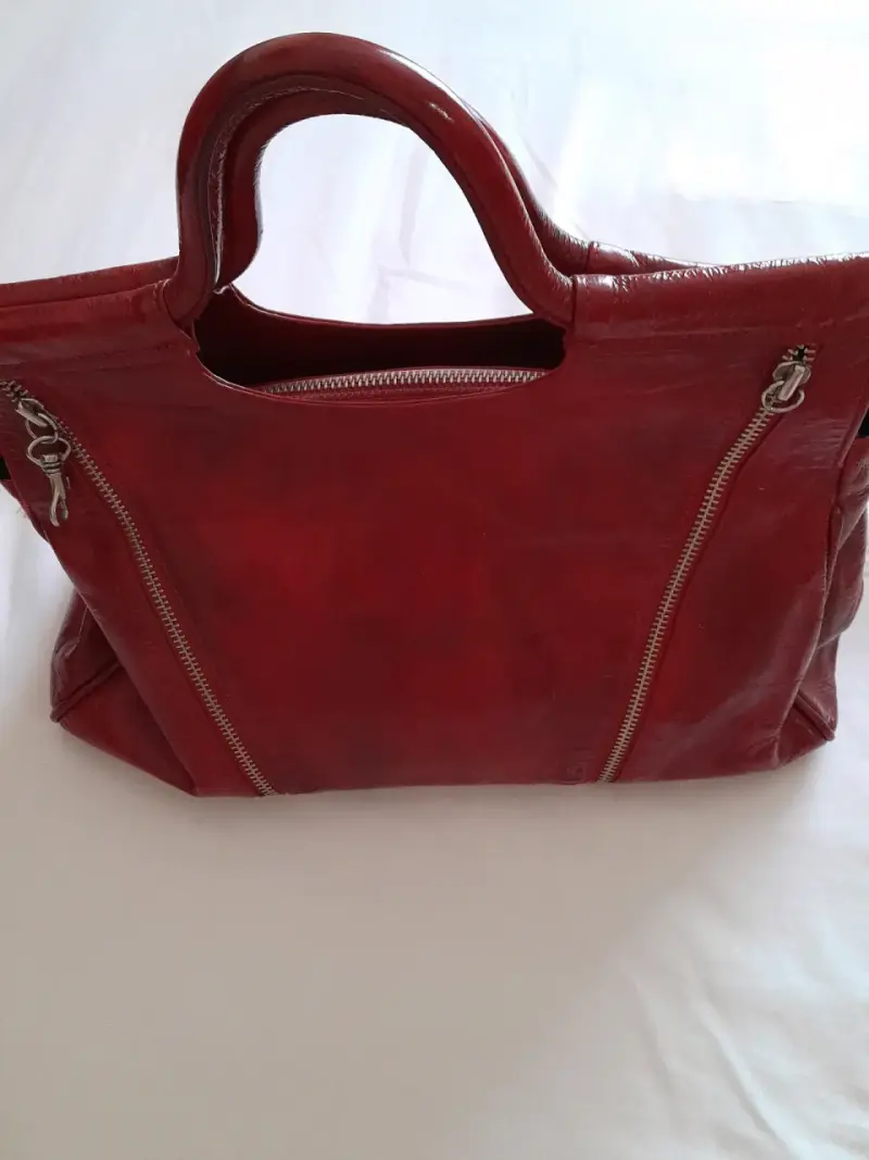 Bolso acolchado dorado elegante - 4