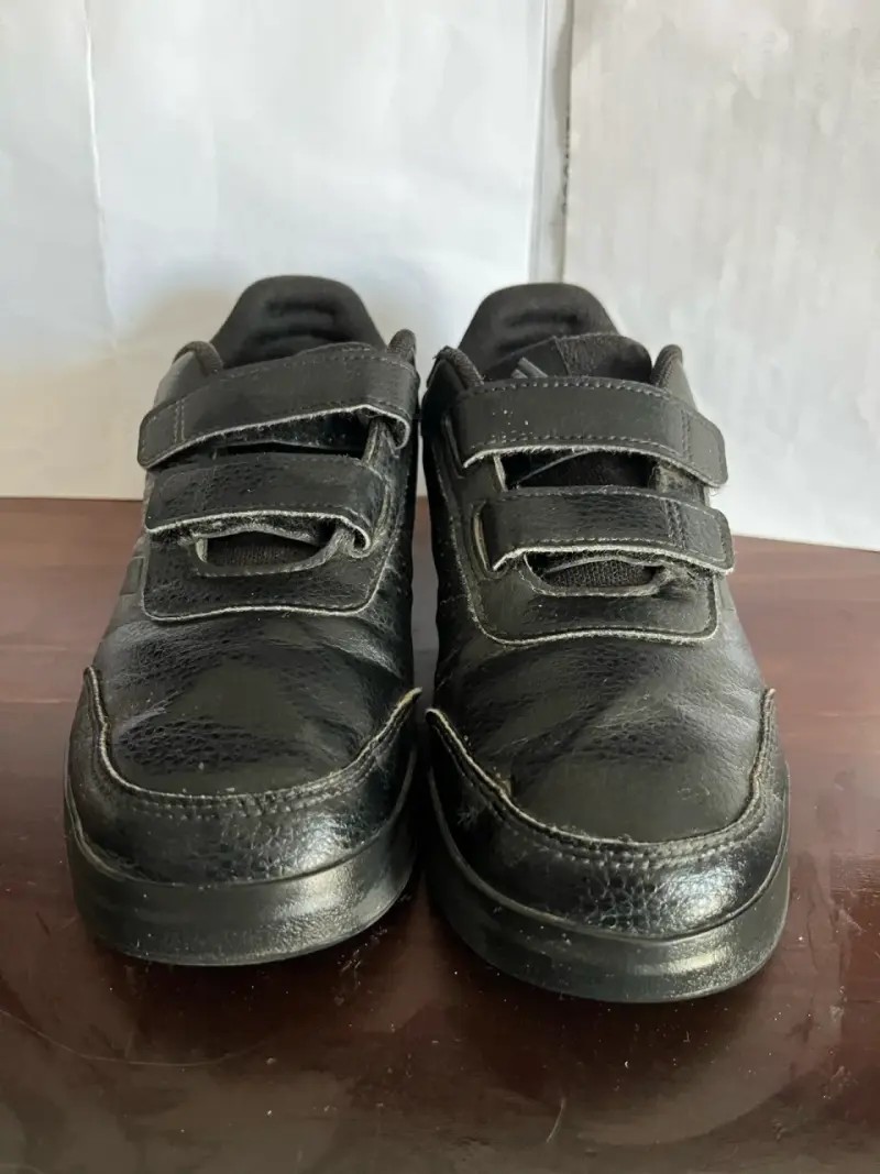 Zapatos negros con velcro - 1