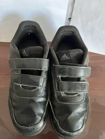 Zapatos negros con velcro - miniatura 2