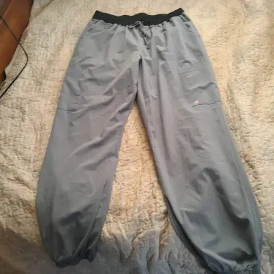 Pantalones deportivos grises - miniatura 1