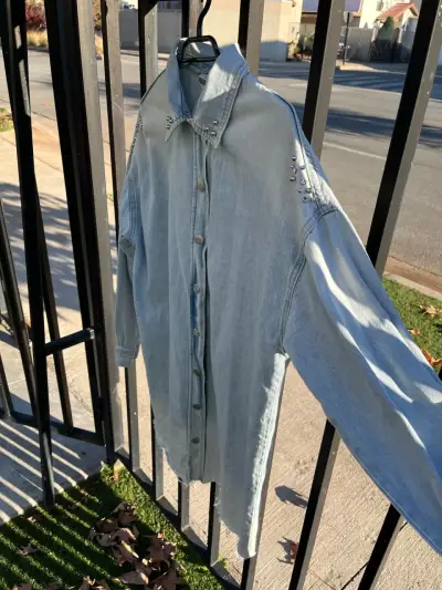 Camisa de mezclilla con tachas - miniatura 4