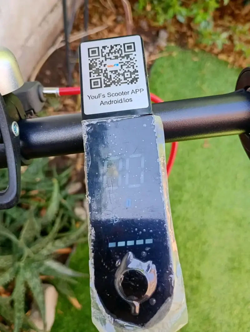 Scooter eléctrico gris - 4