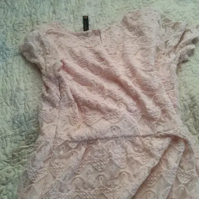 Vestido encaje rosa claro - miniatura 4