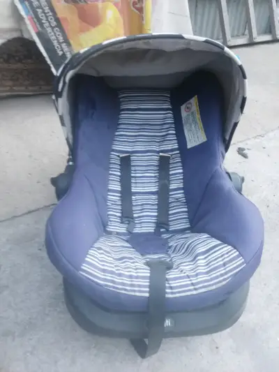 Silla de auto infantil gris - miniatura 2