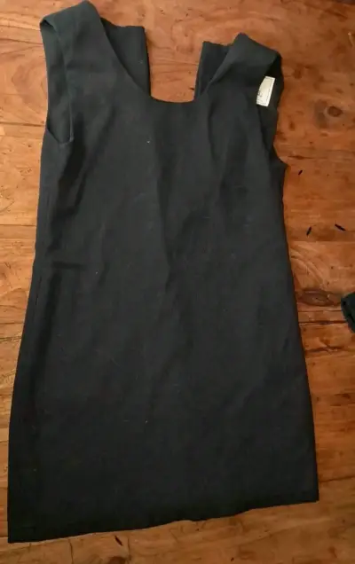 Vestido negro sin mangas - miniatura 1