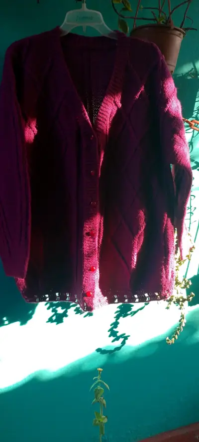 Chaleco morado de lana - miniatura 1