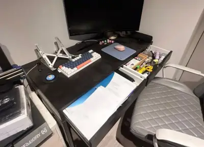 Escritorio negro con cajones - miniatura 1
