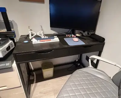 Escritorio negro con cajones - miniatura 2