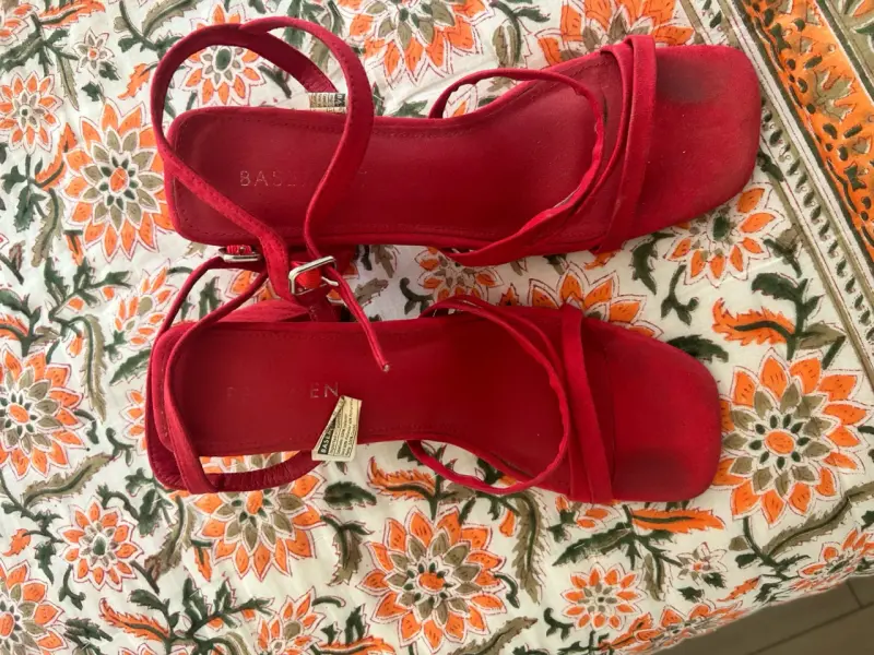 Sandalias rojas elegantes - 2