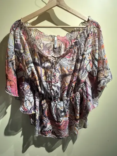 Blusa estampada colorida - miniatura 1