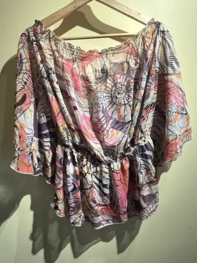 Blusa estampada colorida - miniatura 2