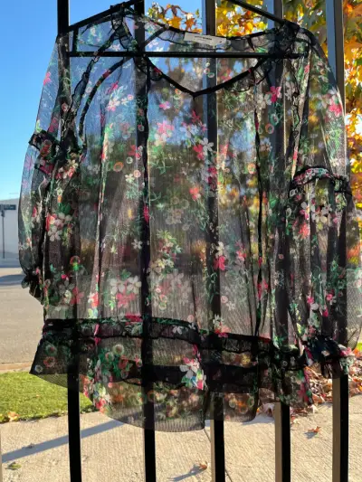 Blusa transparente floral - miniatura 1