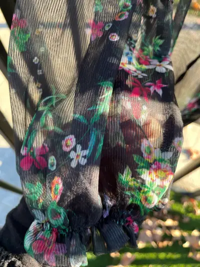Blusa transparente floral - miniatura 3