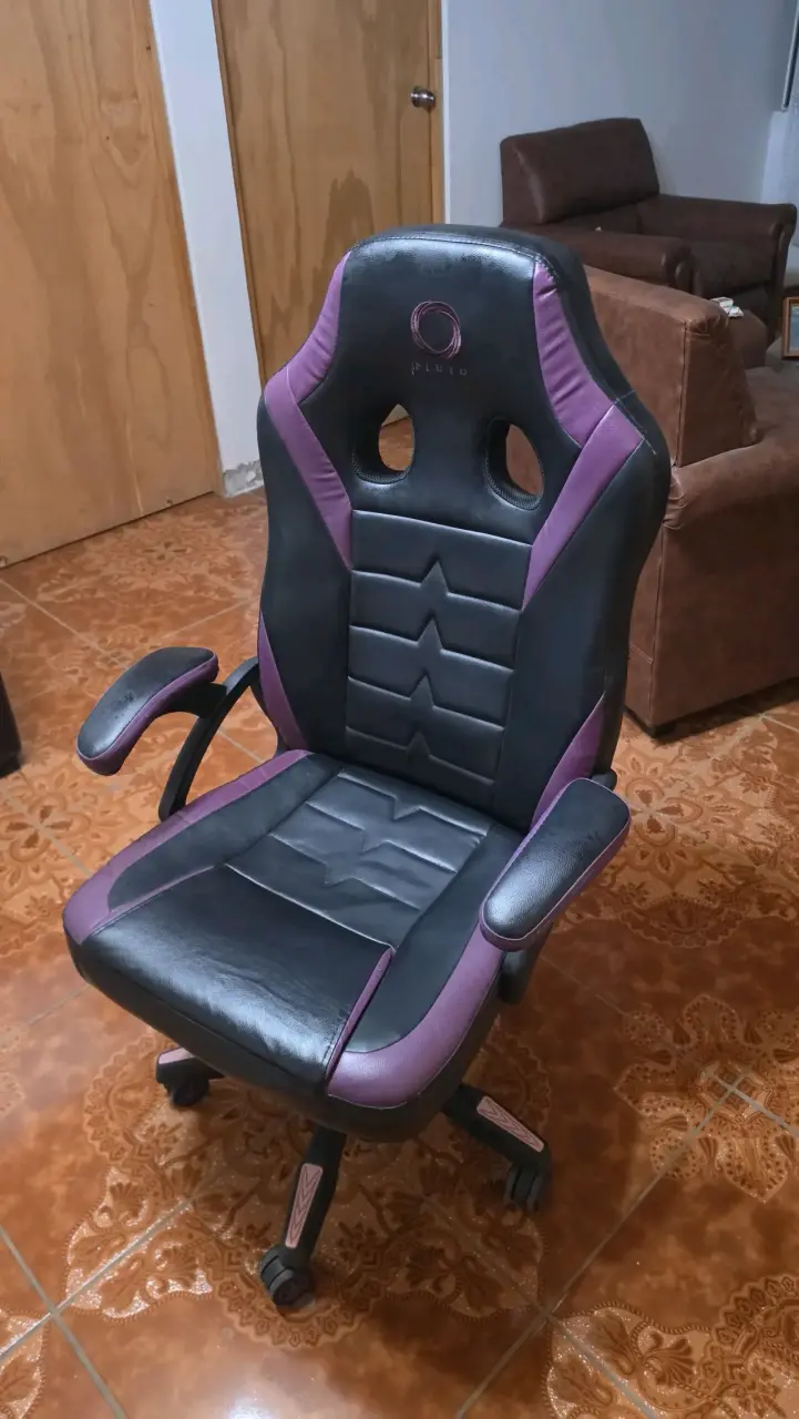 Silla gamer negra y morada - 1