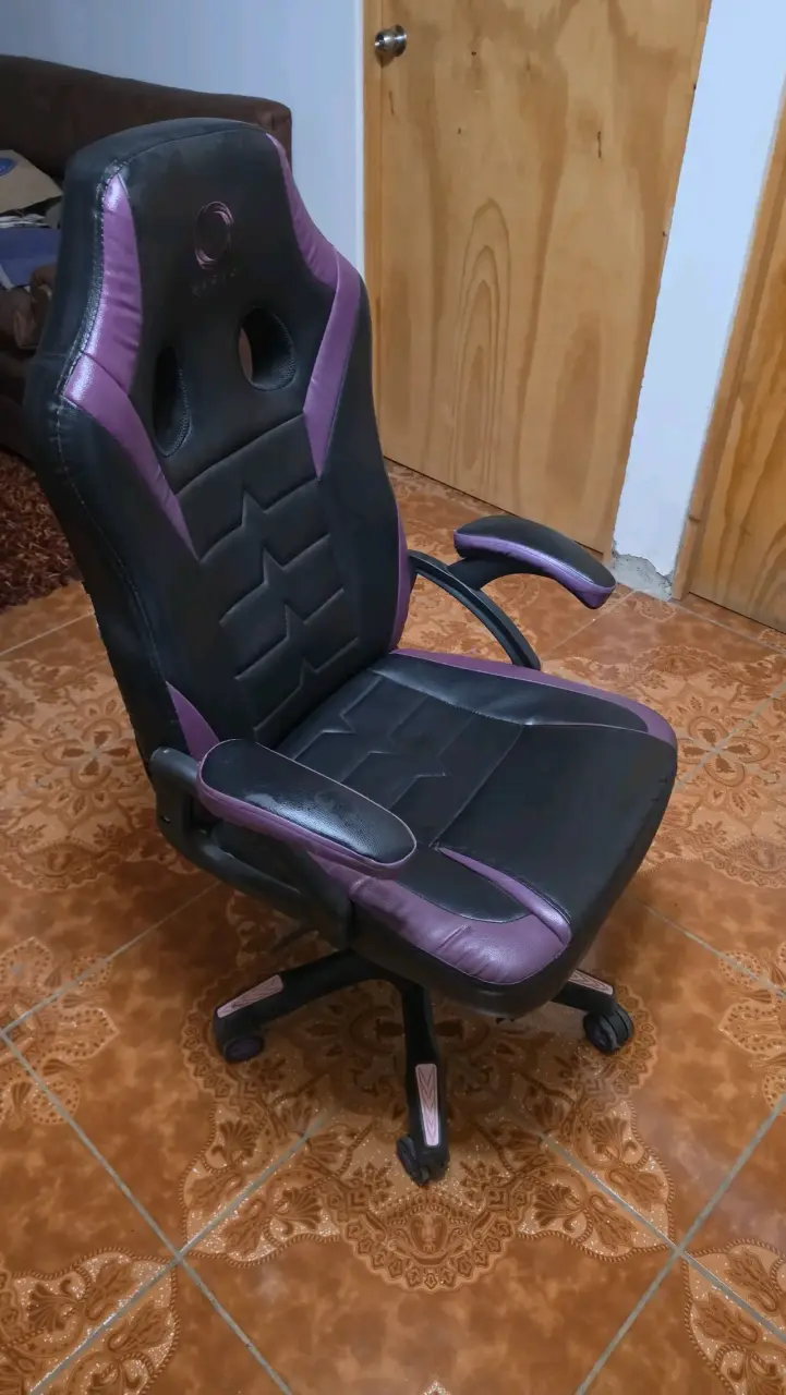 Silla gamer negra y morada - 4