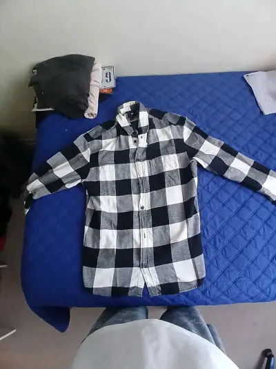 Camisas de distintos colores - miniatura 3