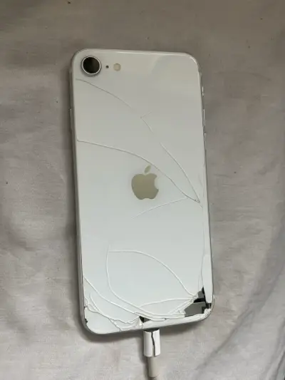 iPhone Se 1 con pantalla rota - miniatura 3