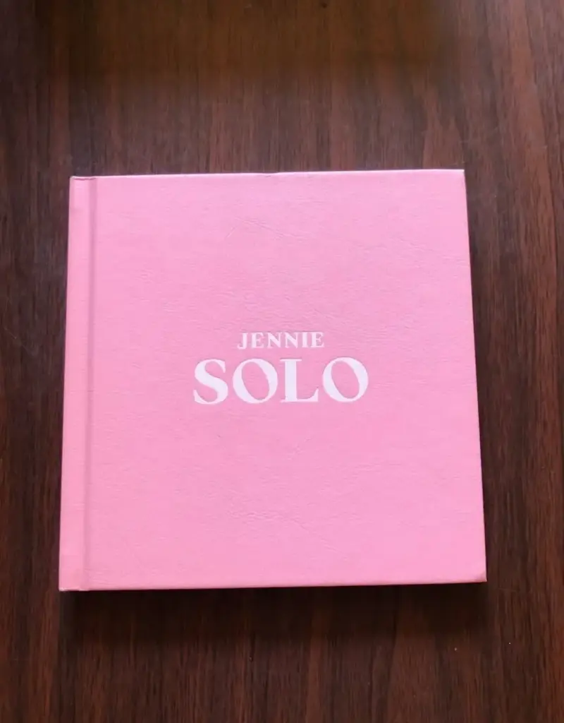 Álbum Jennie Solo - 1