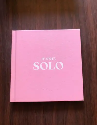 Álbum Jennie Solo - miniatura 1