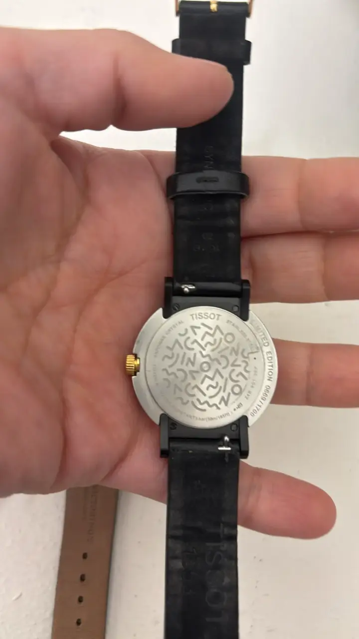 Reloj Tissot dorado y negro Memphis heritage - 2