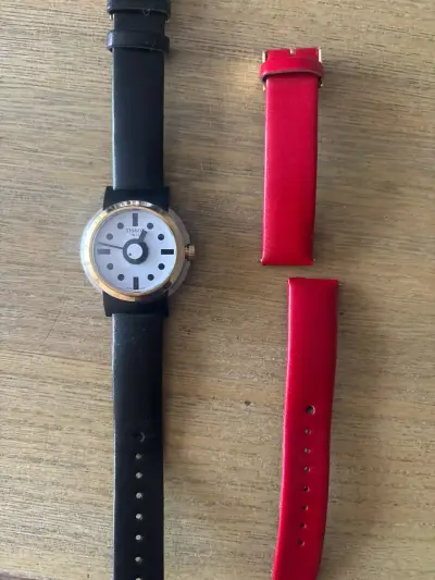 Reloj Tissot dorado y negro Memphis heritage - miniatura 3