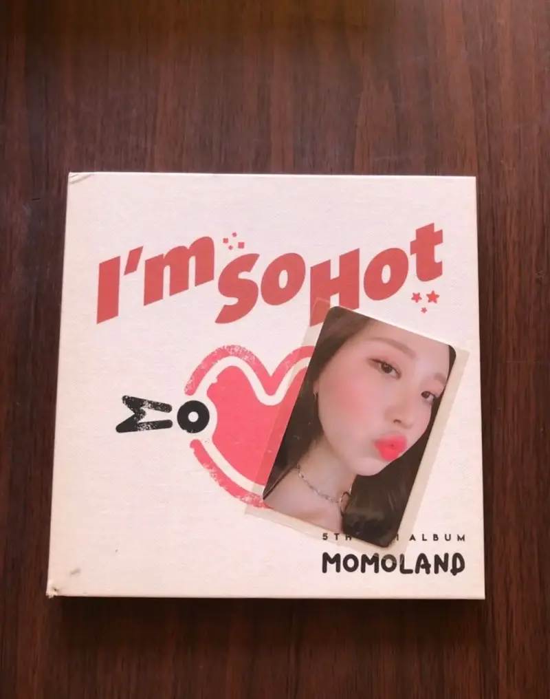 Álbum I'm So Hot de Momoland - 1