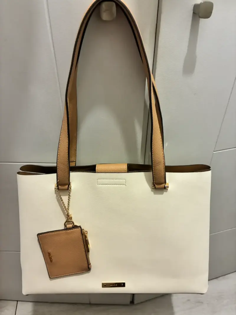 Cartera Aldo tote blanca y camel - 1