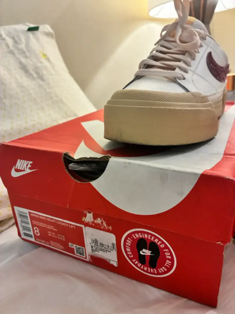Zapatillas Nike deportivas blancas y burdeos - 2