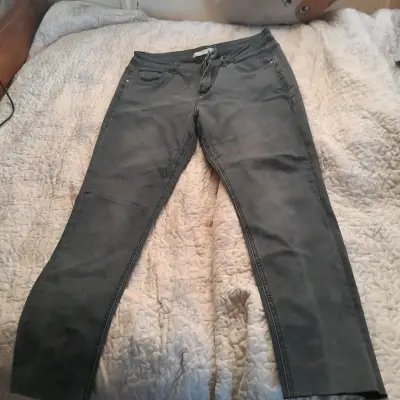 Pantalones pitillo gris oscuro - miniatura 1