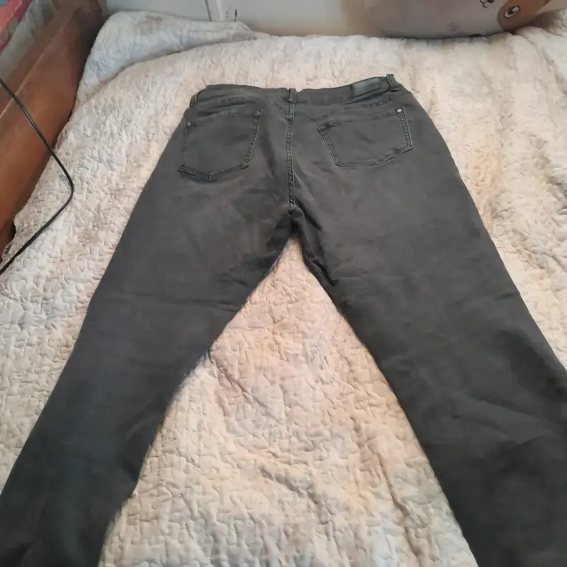 Pantalones pitillo gris oscuro - 4