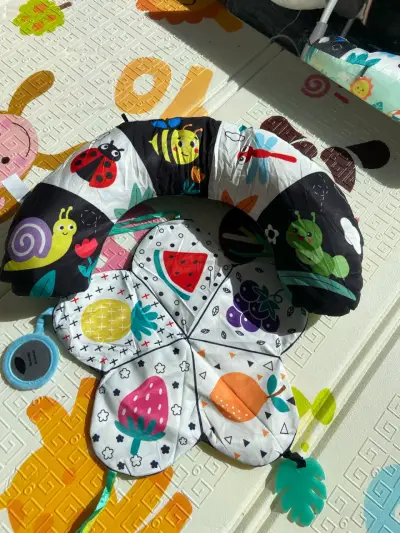 Cojín de actividades infantil - miniatura 1