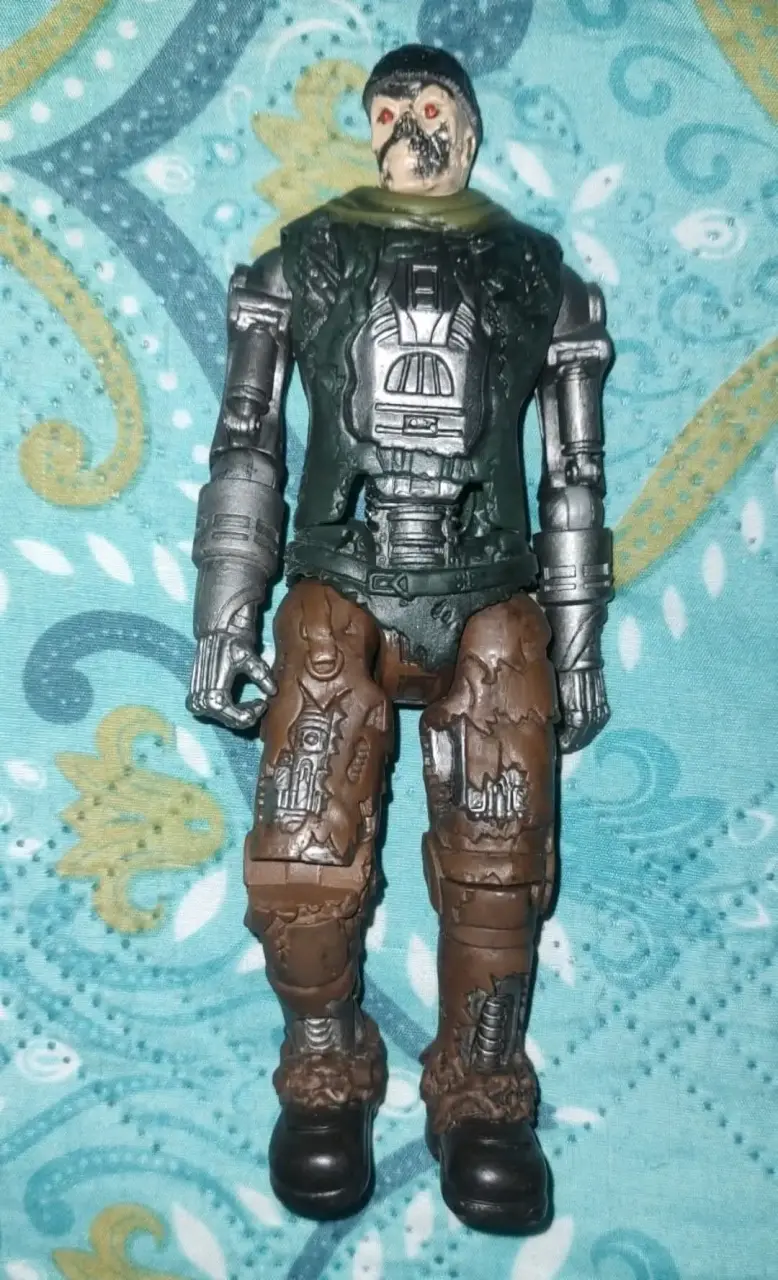 Figura de acción cyborg