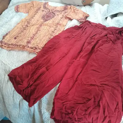 Conjunto blusa y pantalón rojo - miniatura 1
