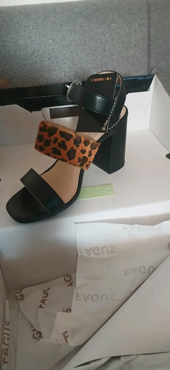 Sandalias de taco alto negras