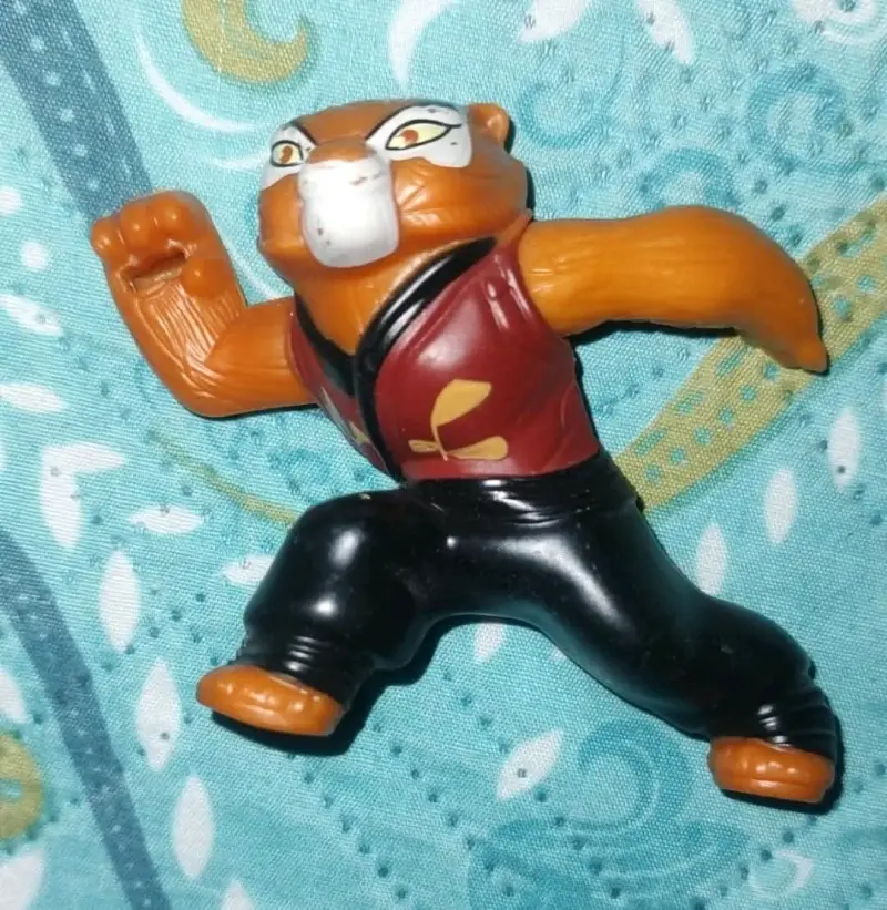 Figura de acción tigre luchador