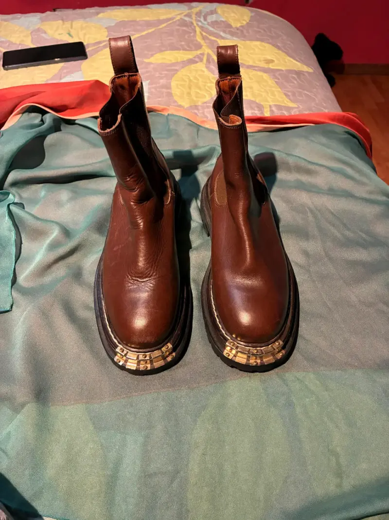 Botines de cuero marrón con detalle - 1