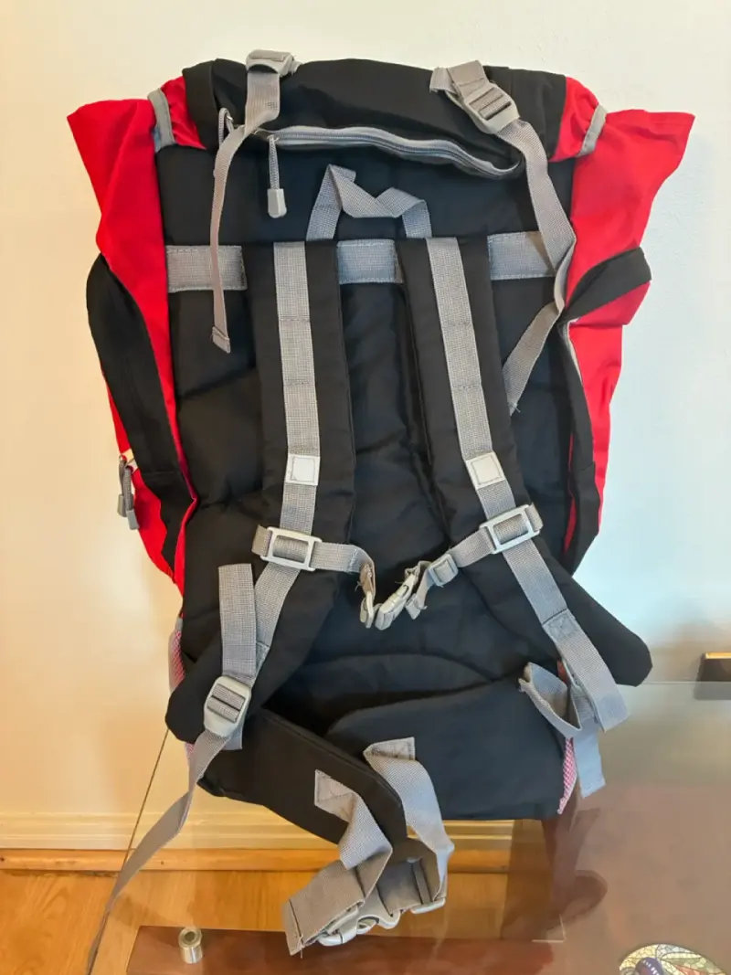 Mochila de trekking roja y negra - 2
