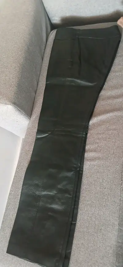 Pantalones de cuero negros - miniatura 1