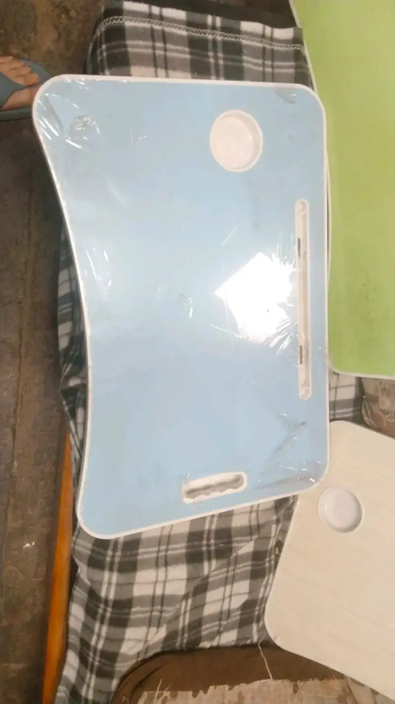 Mesa plegable verde para cama - 2