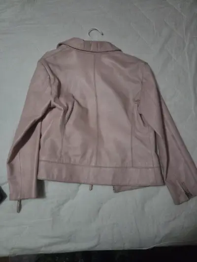 chaqueta de cuero rosada - miniatura 3