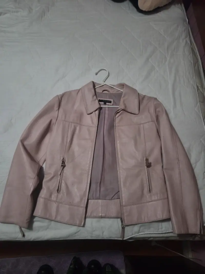 chaqueta de cuero rosada - 4