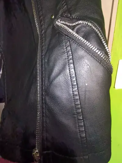 Chaqueta moto cuero negra con tachas - miniatura 3