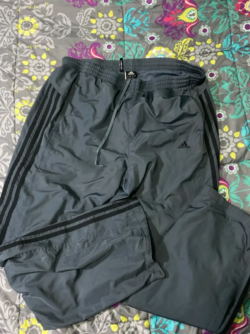 Pantalón deportivo Adidas - 1