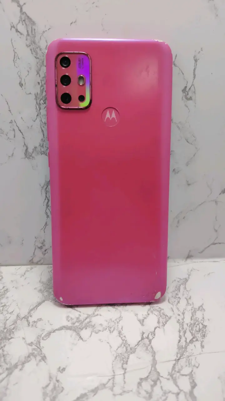 Celular Motorola g30 rosa usado - 1