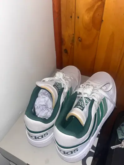 Zapatillas Adidas con franjas verdes - miniatura 2